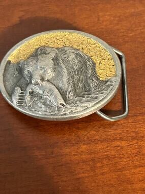 Vintage 1983 Siskiyou Bear Catching Salmon Belt Buckle F-15 Silver Gold Tone